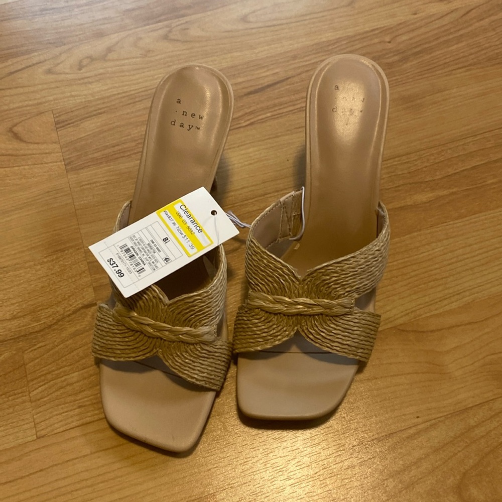 A new day heels. NWT. 8.5